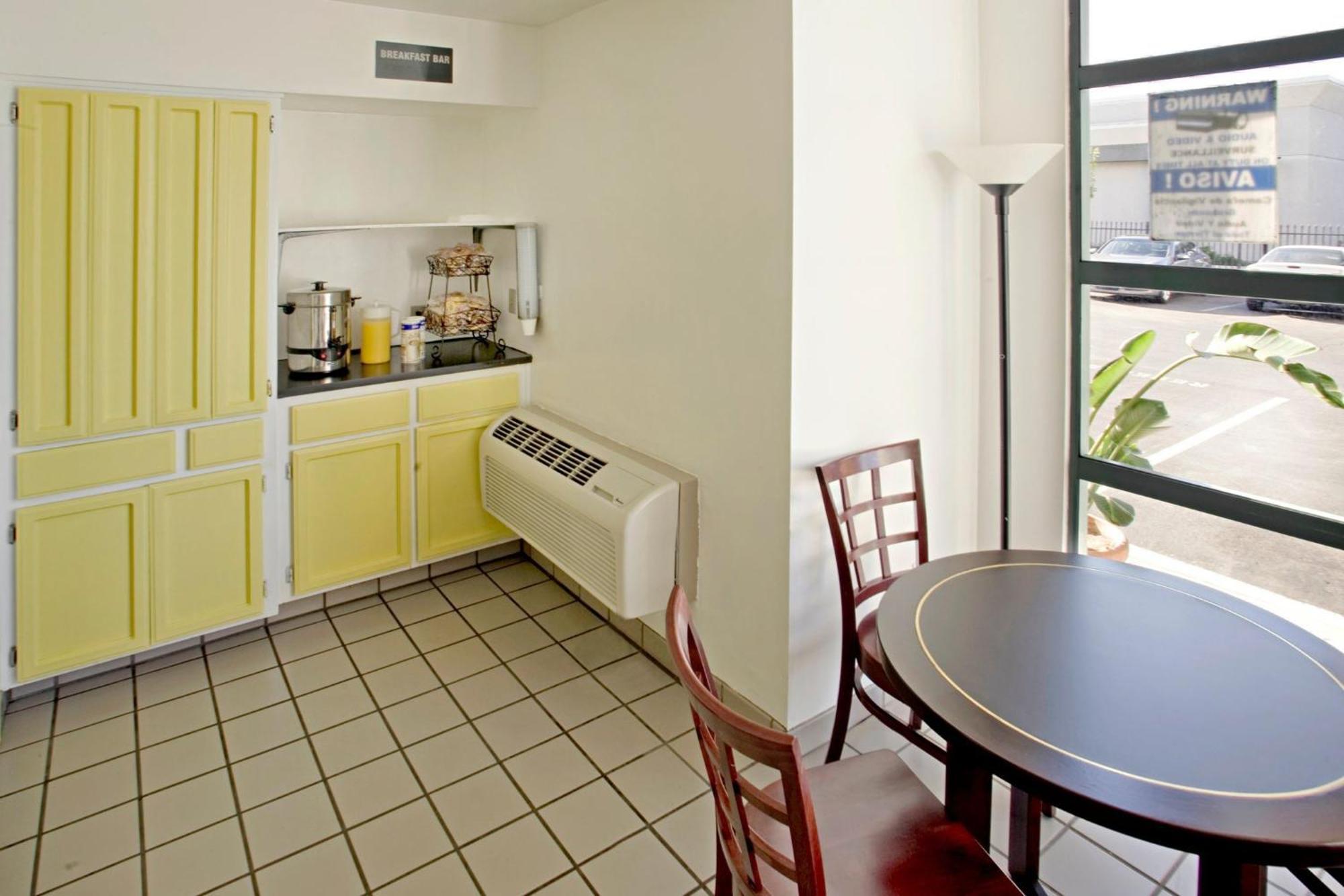 Budget Inn&Suites Stockton Yosemite Exteriör bild